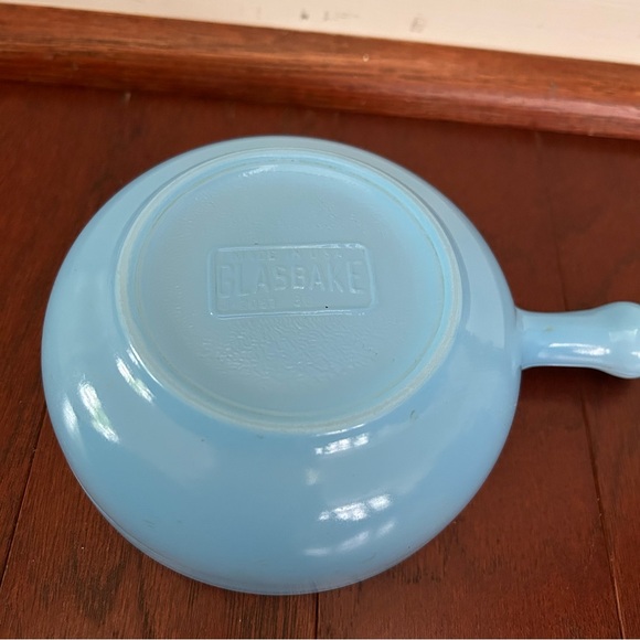 Vintage Glasbake J 2057 14 Blue Soup/bake bowl with handle milk glass made USA - Picture 2 of 7